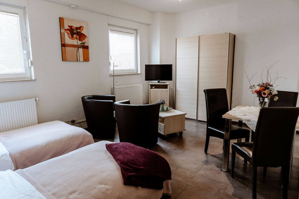 Monteur-Zimmer - Preis pro Nacht - Aachen - Gästezimmer Hüllenkremer