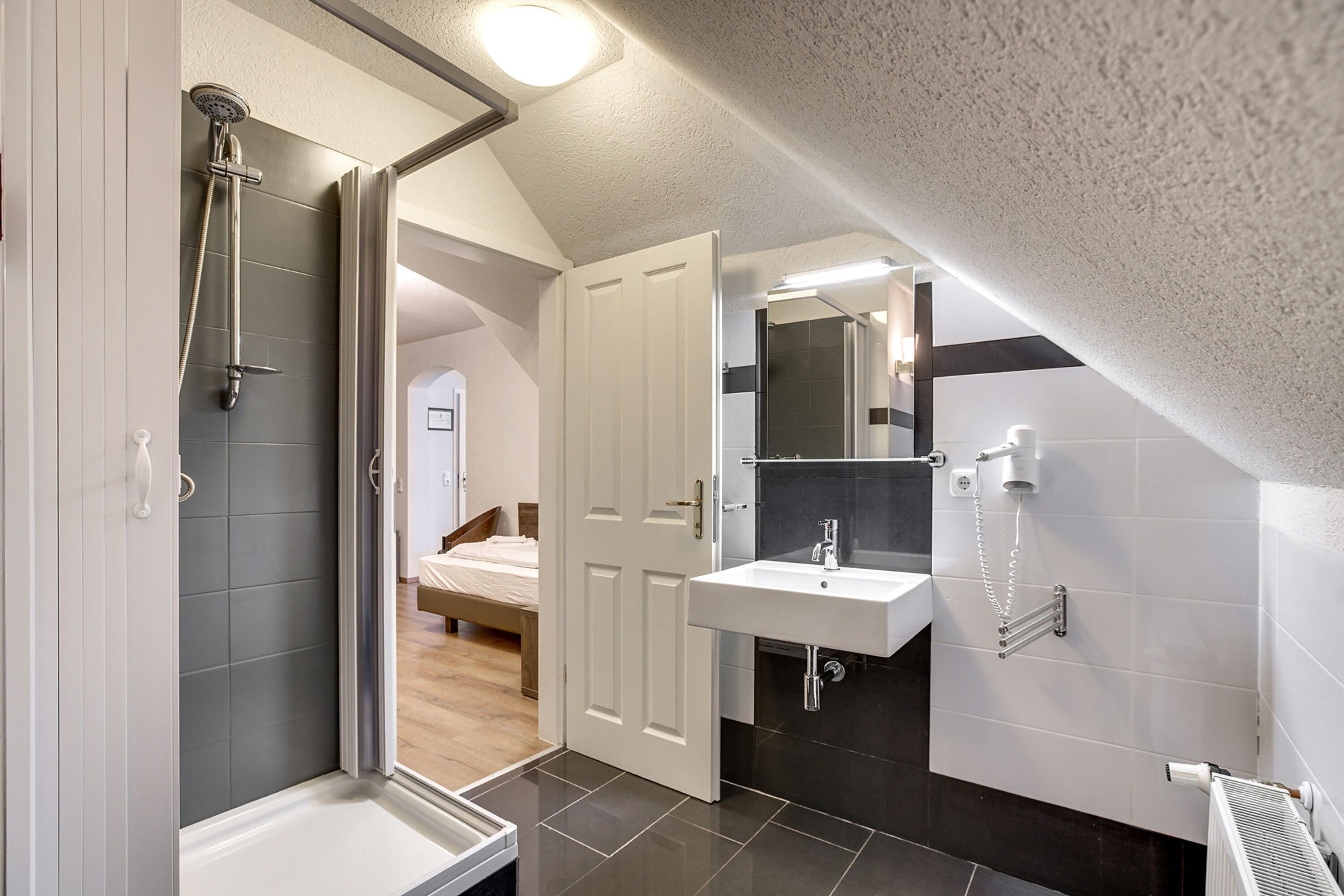 MonteurZimmer: Monteurhotel Relais Königsberg + Küche + WIFI + Parkplatz