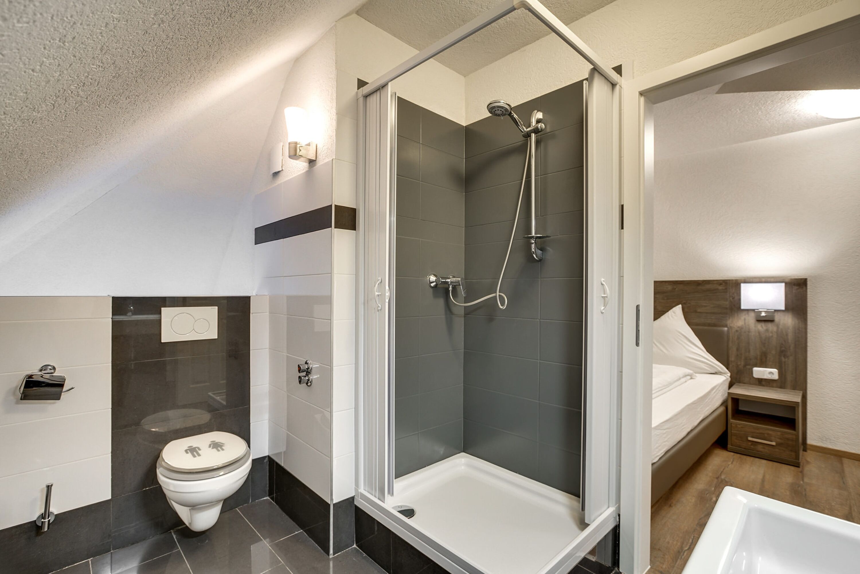 MonteurZimmer: Monteurhotel Relais Königsberg + Küche + WIFI + Parkplatz