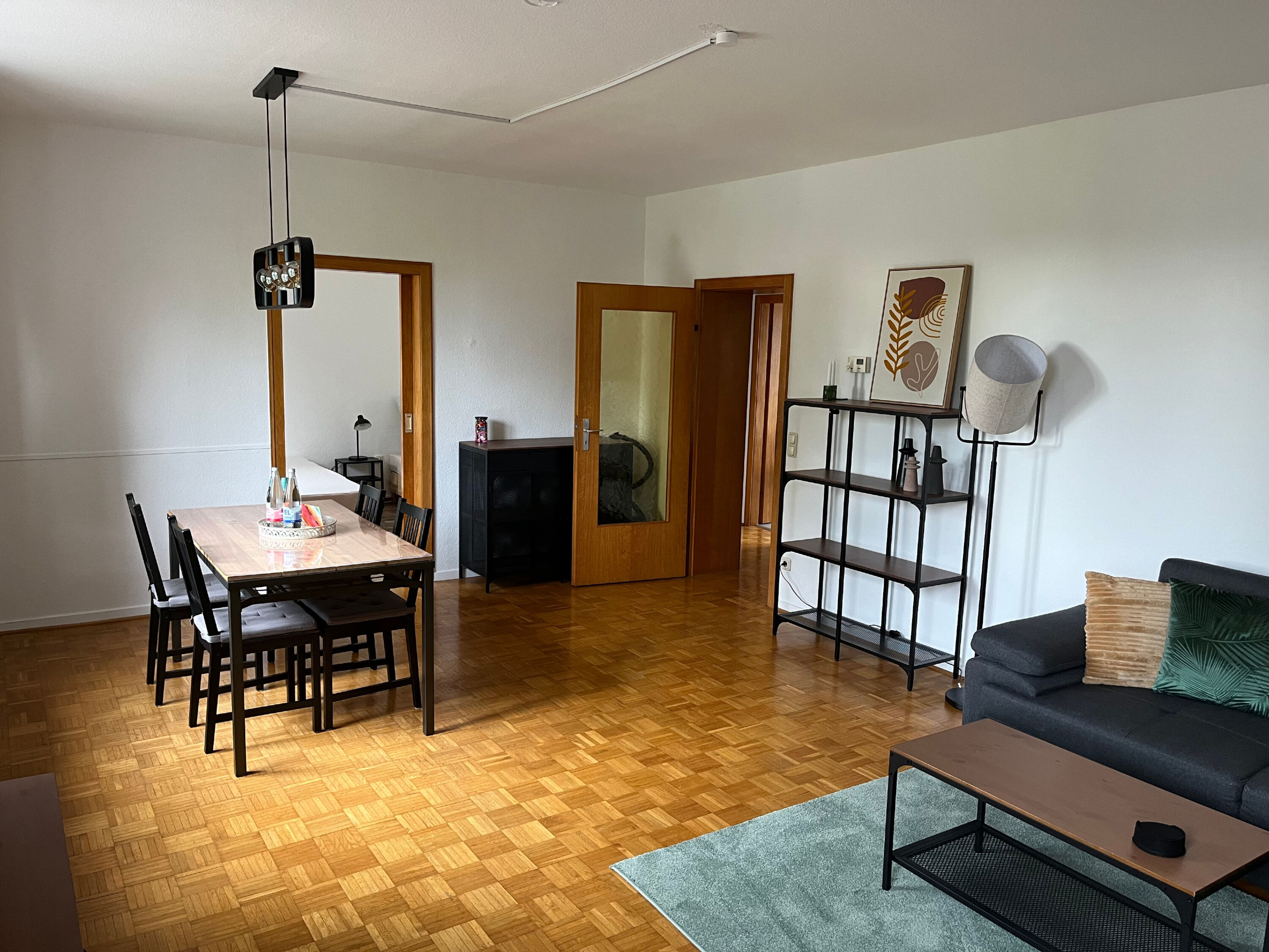 Monteur-Zimmer - Krefeld - Ruhig, Zentral, 6 Pers., 2 Schlafzimmer,Einzelbetten,Waschm.