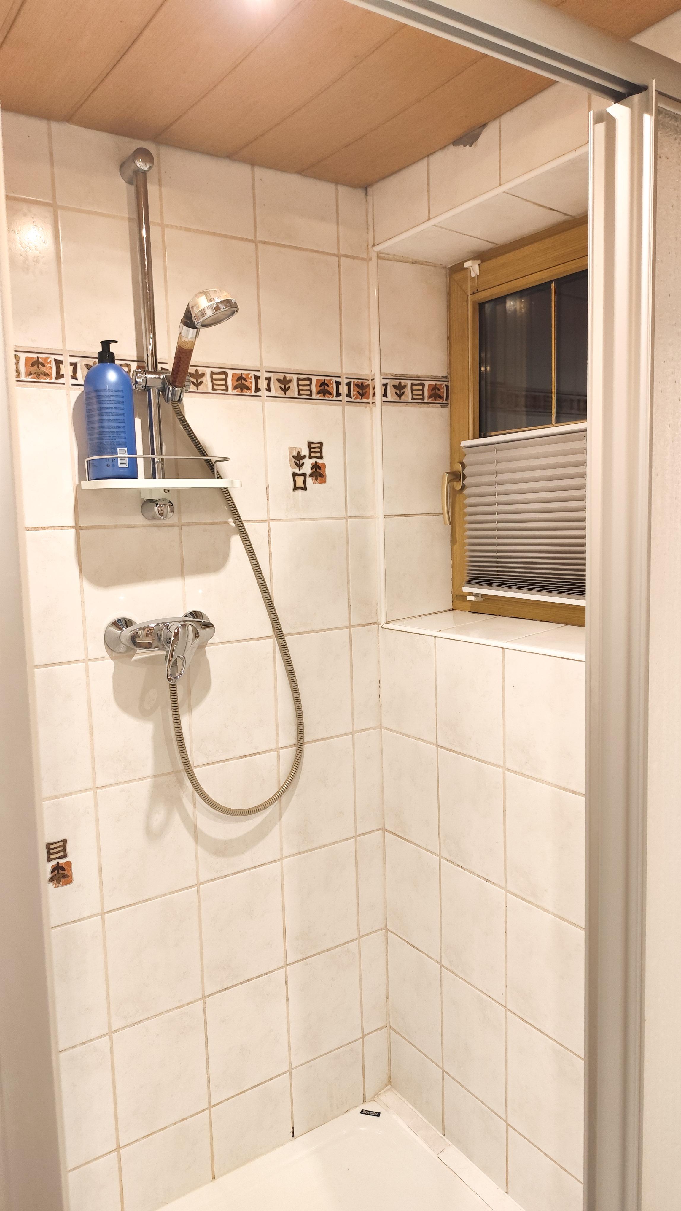 MonteurZimmer: Dusche - Wildegg Wohnen, FeWo Mizi
