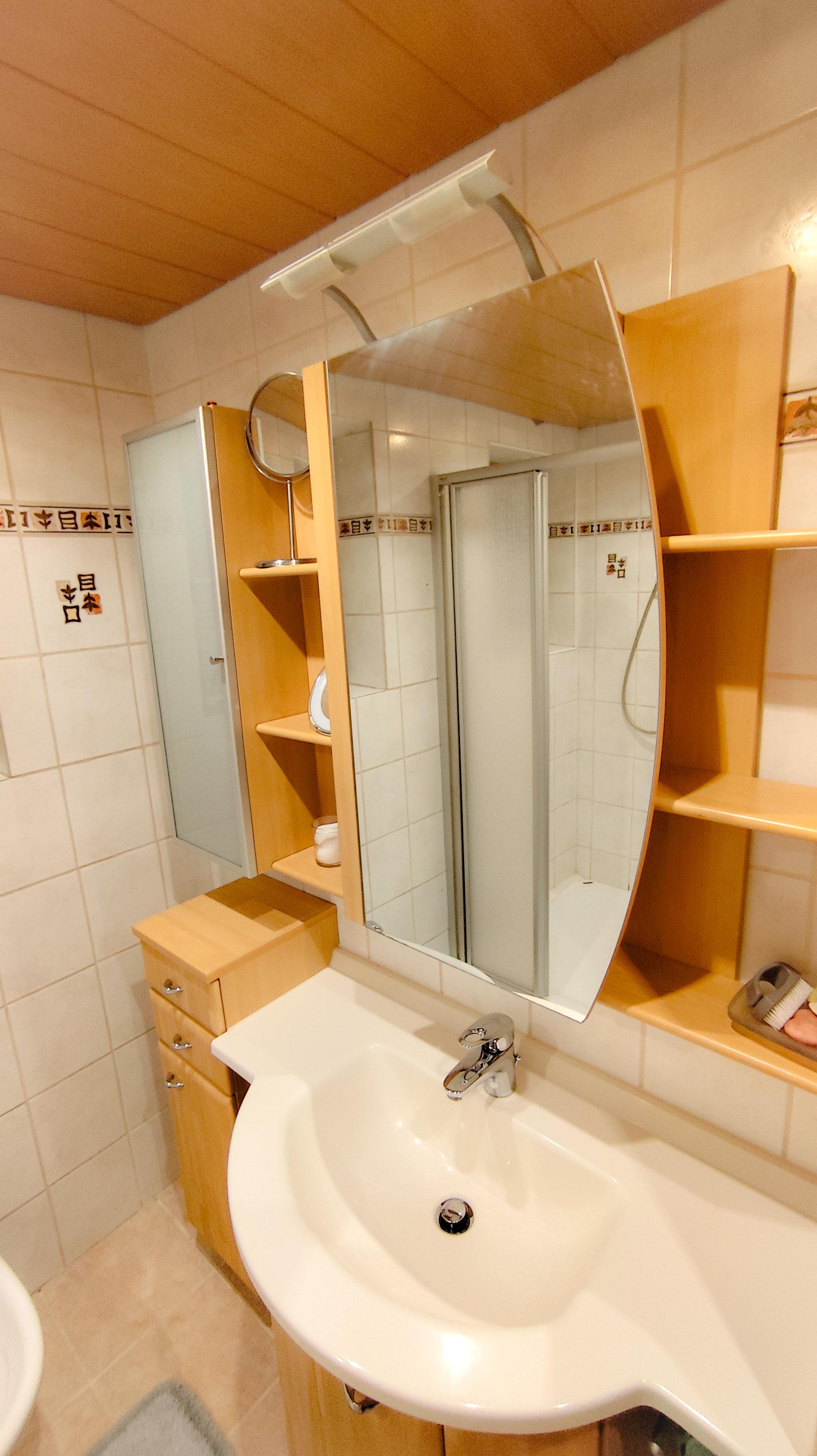 MonteurZimmer: Waschbecken Bad - Wildegg Wohnen, FeWo Mizi