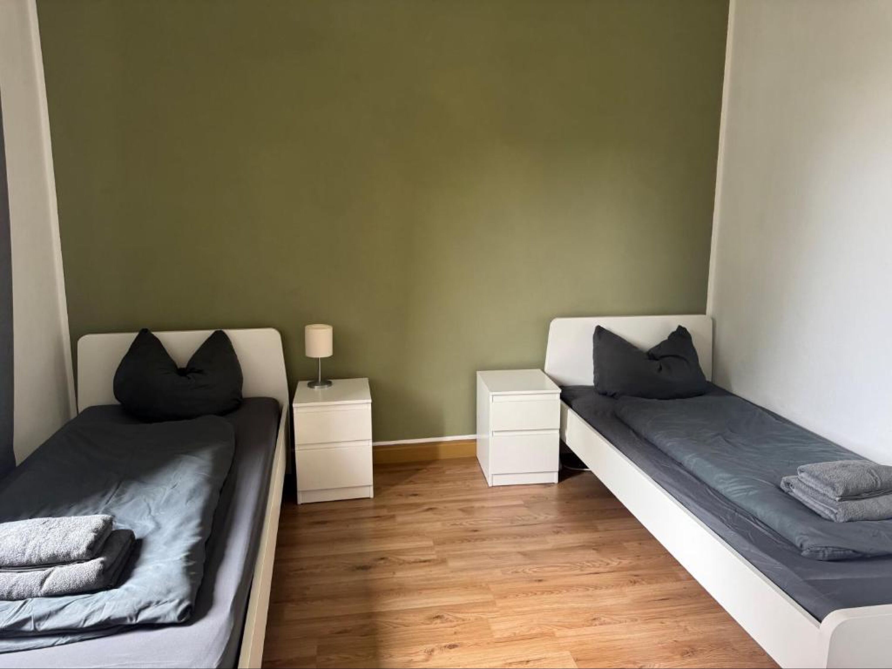 MonteurZimmer: Ferienwohnung in Halle (Saale) mit 3 Schlafzimmern
