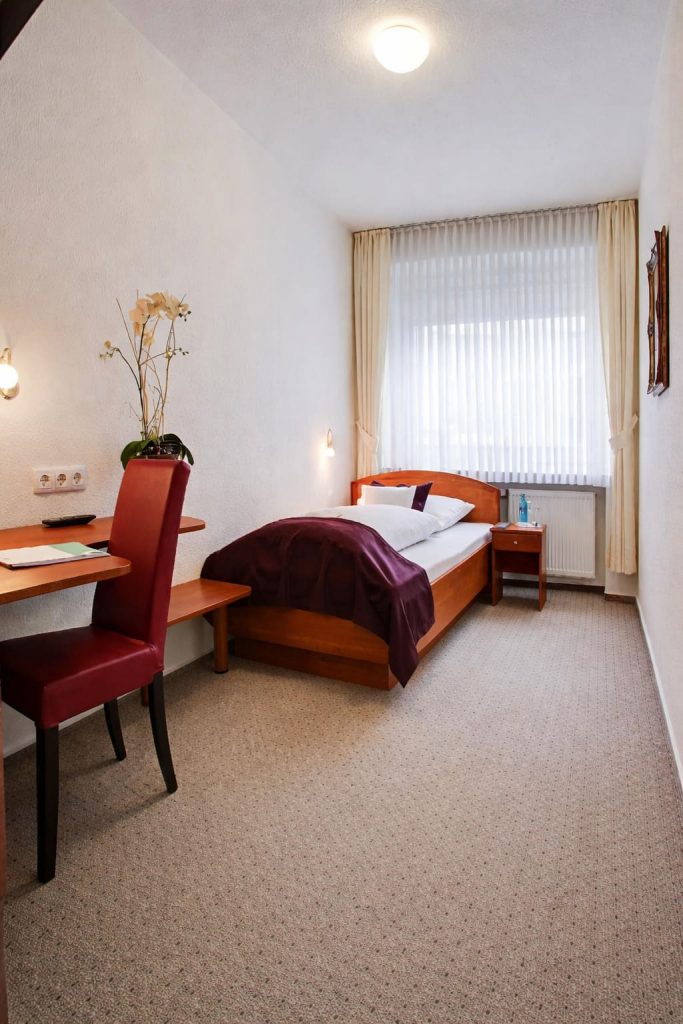 Monteur-Zimmer - Kiel (Kreisfreie Stadt Kiel, Kreis Rendsburg-Eckernförde) - Hotel Consul