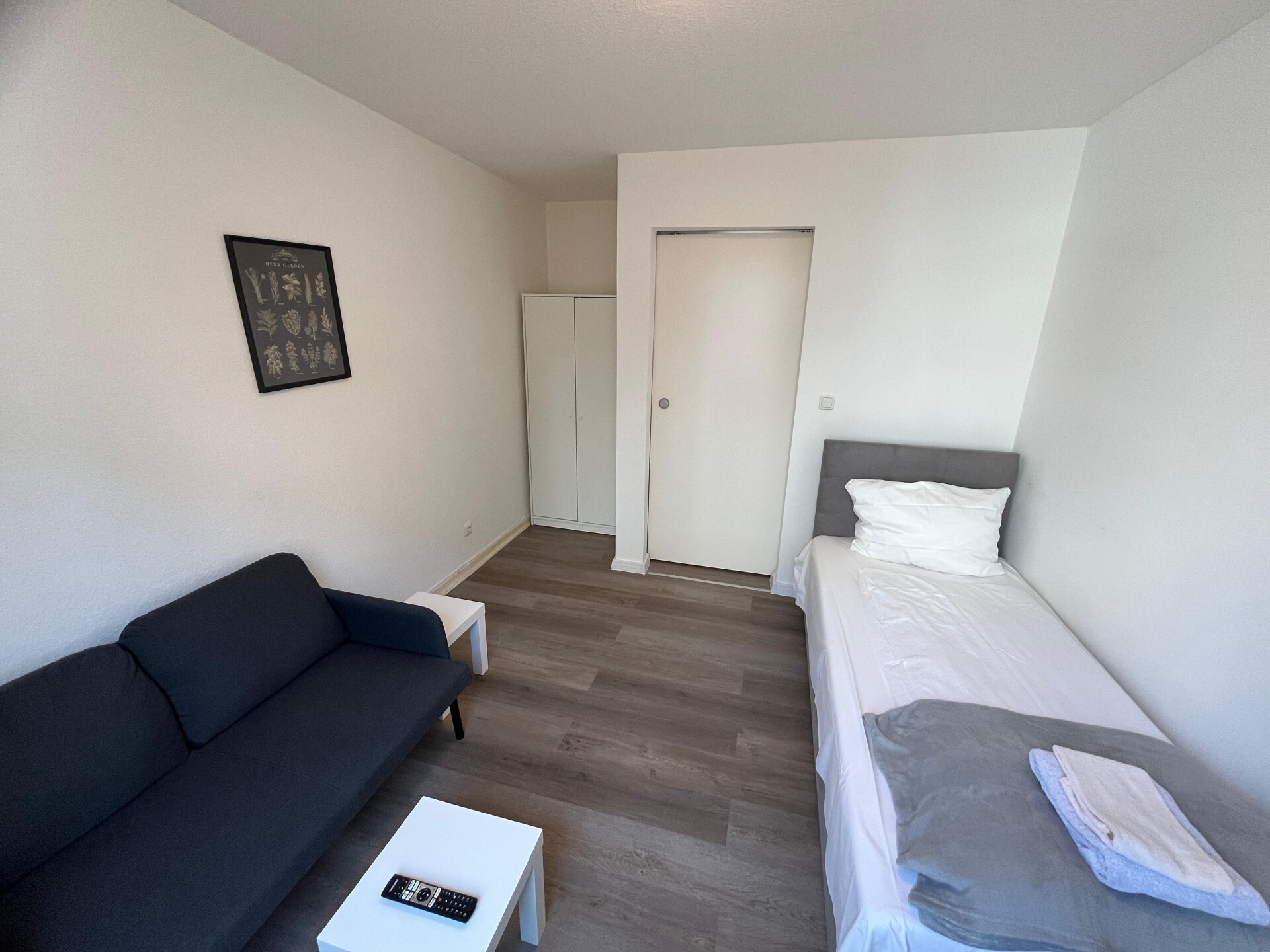 Monteur-Zimmer - Kiel (Kreisfreie Stadt Kiel, Kreis Rendsburg-Eckernförde) - 2-Z Monteurwohnung in Kiel-Ost