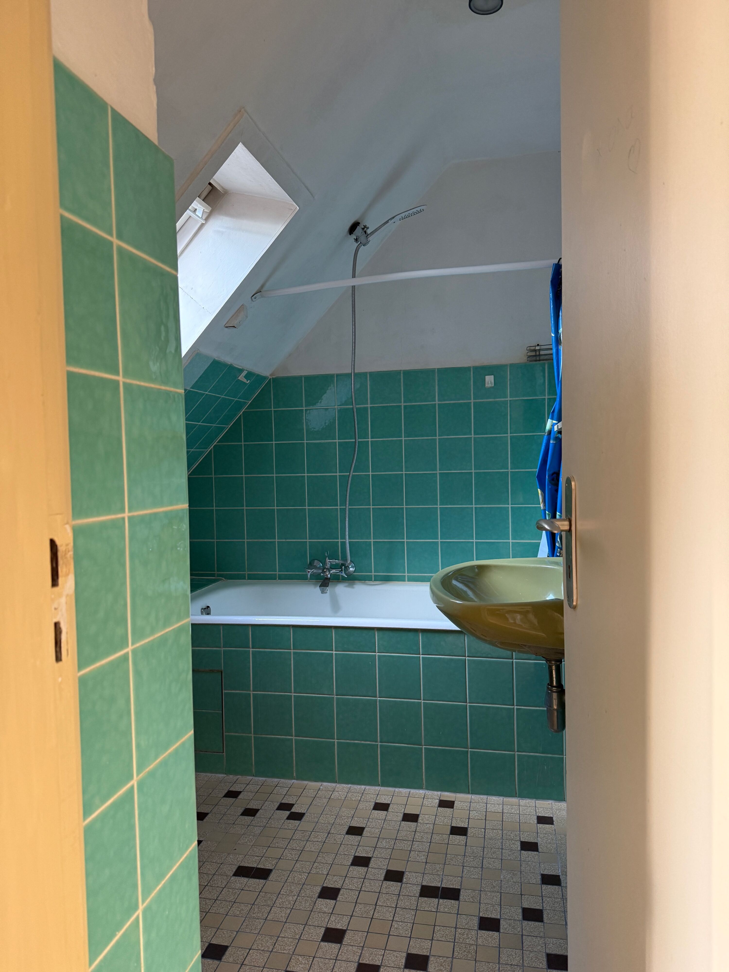 Monteur-Zimmer - Kiel (Kreisfreie Stadt Kiel, Kreis Rendsburg-Eckernförde) - Kirchhofallee