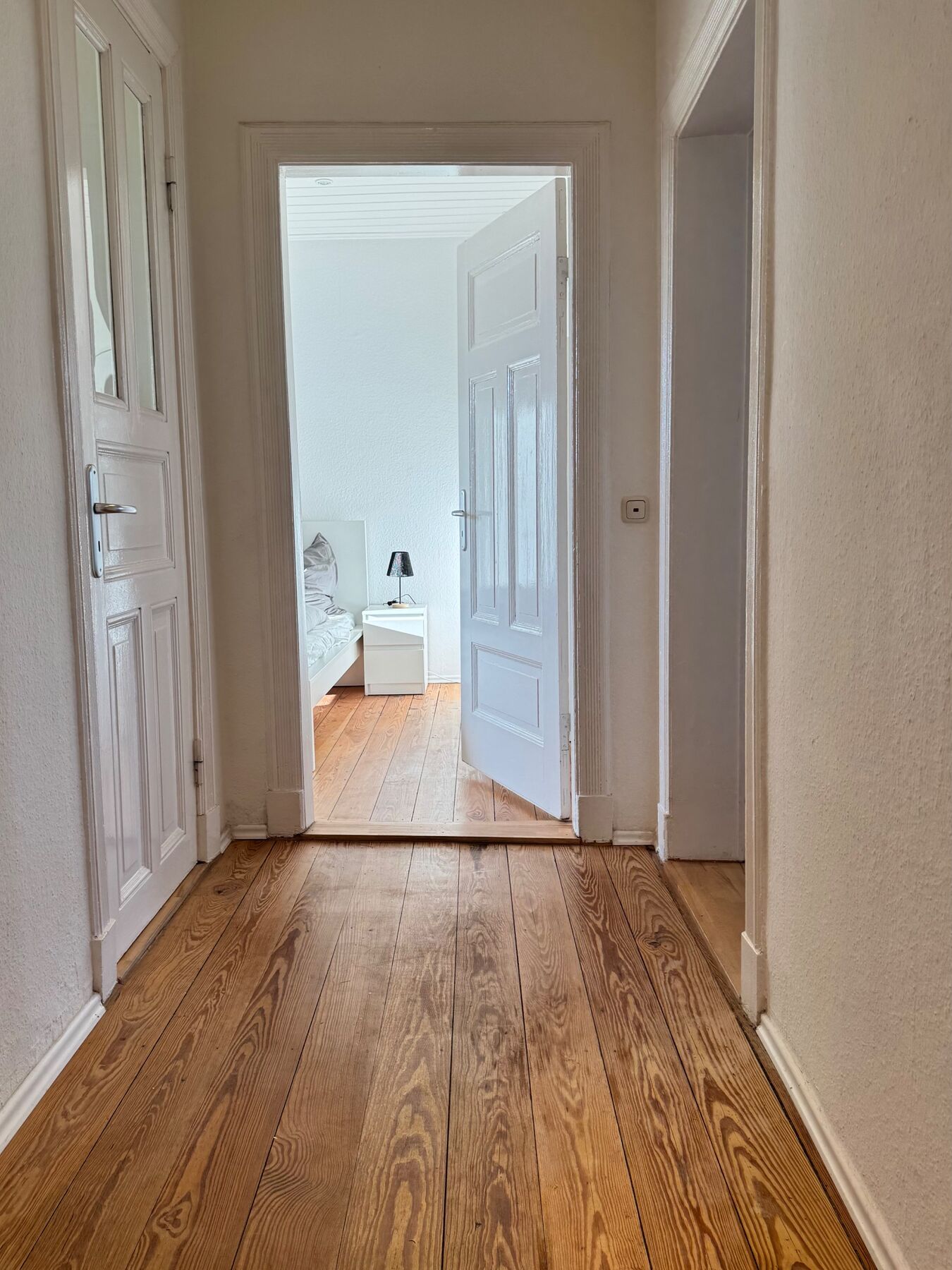 Monteur-Zimmer - Kiel (Kreisfreie Stadt Kiel, Kreis Rendsburg-Eckernförde) - 2-Zimmer-Apartment Kiel – Zentrale Lage, Kurzzeitmiete