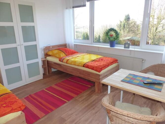 Monteur-Zimmer - Kiel (Kreisfreie Stadt Kiel, Kreis Rendsburg-Eckernförde) - Blick ins Grüne - Reihenendhaus Einzelbetten!!!