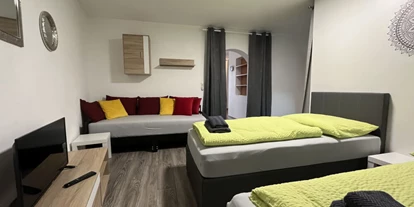 Monteur-Zimmer - Österreich - Top 7: Schlafraum 2 mit 3 Einzelbetten - APARTMENTHAUS RATZERSDORFER SEEN in 3100 Sankt Pölten / 5 Monteurwohnungen