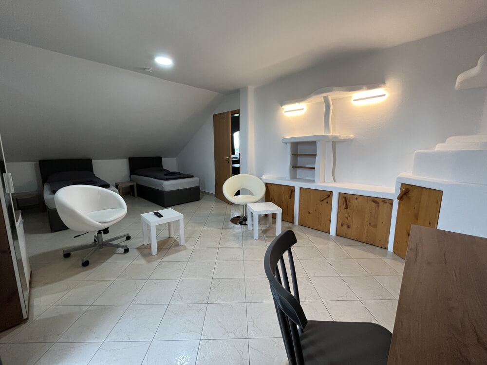 Monteur-Zimmer - Unterkunftsart: Apartment - St. Pölten - Top 8: Wohnschlafzimmer mit 2 Einzelbetten - APARTMENTHAUS RATZERSDORFER SEEN in 3100 Sankt Pölten / 5 Monteurwohnungen