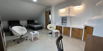 Monteur-Zimmer - Österreich - Top 8: Wohnschlafzimmer mit 2 Einzelbetten - APARTMENTHAUS RATZERSDORFER SEEN in 3100 Sankt Pölten / 5 Monteurwohnungen
