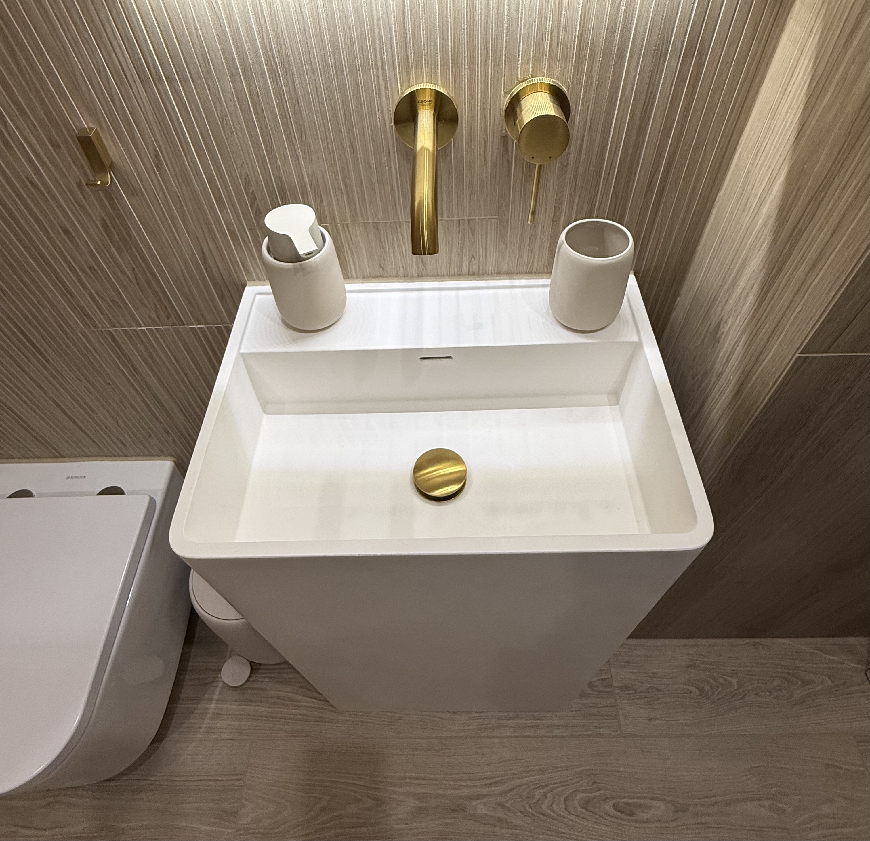 MonteurZimmer: Exklusives Chalet am Waldrand mit großer Terrasse 