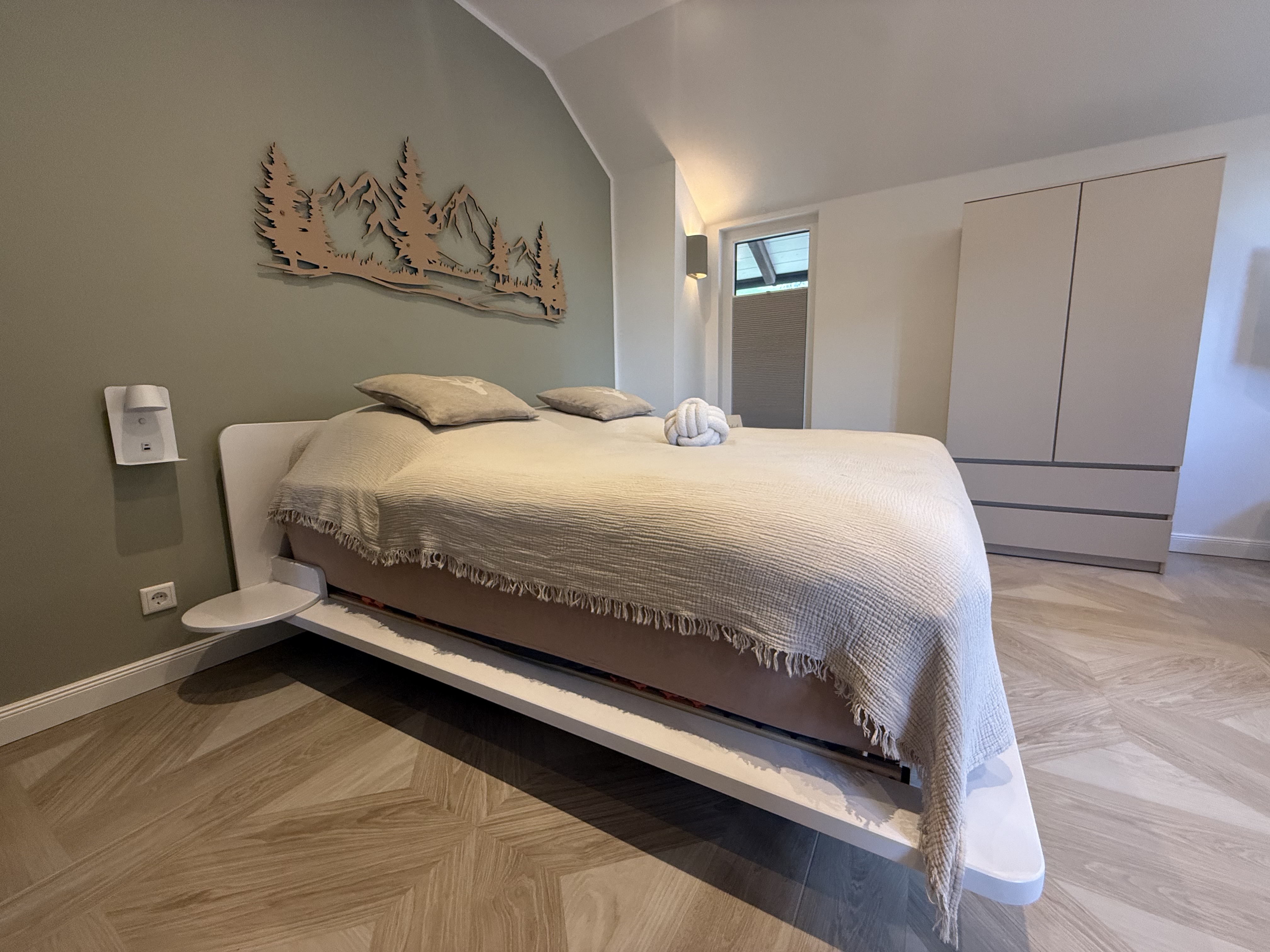 MonteurZimmer: Exklusives Chalet am Waldrand mit großer Terrasse 