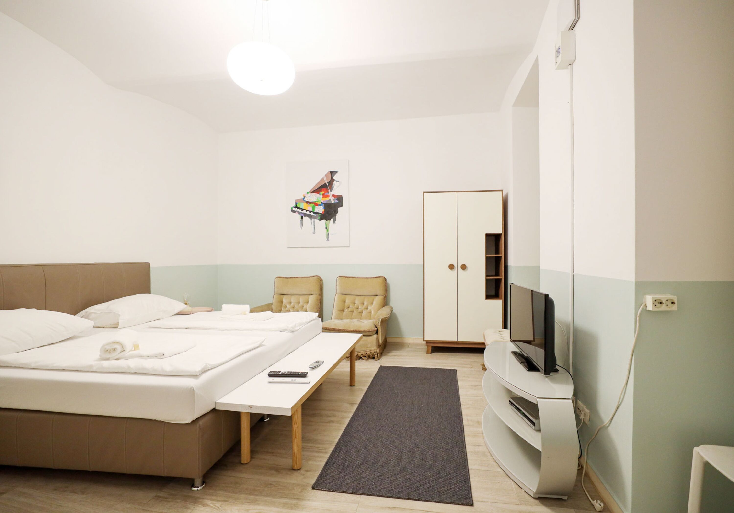 Monteur-Zimmer - Bad Vöslau - Souterrainwohnung mit Guter Anbindung in Mariahilf 