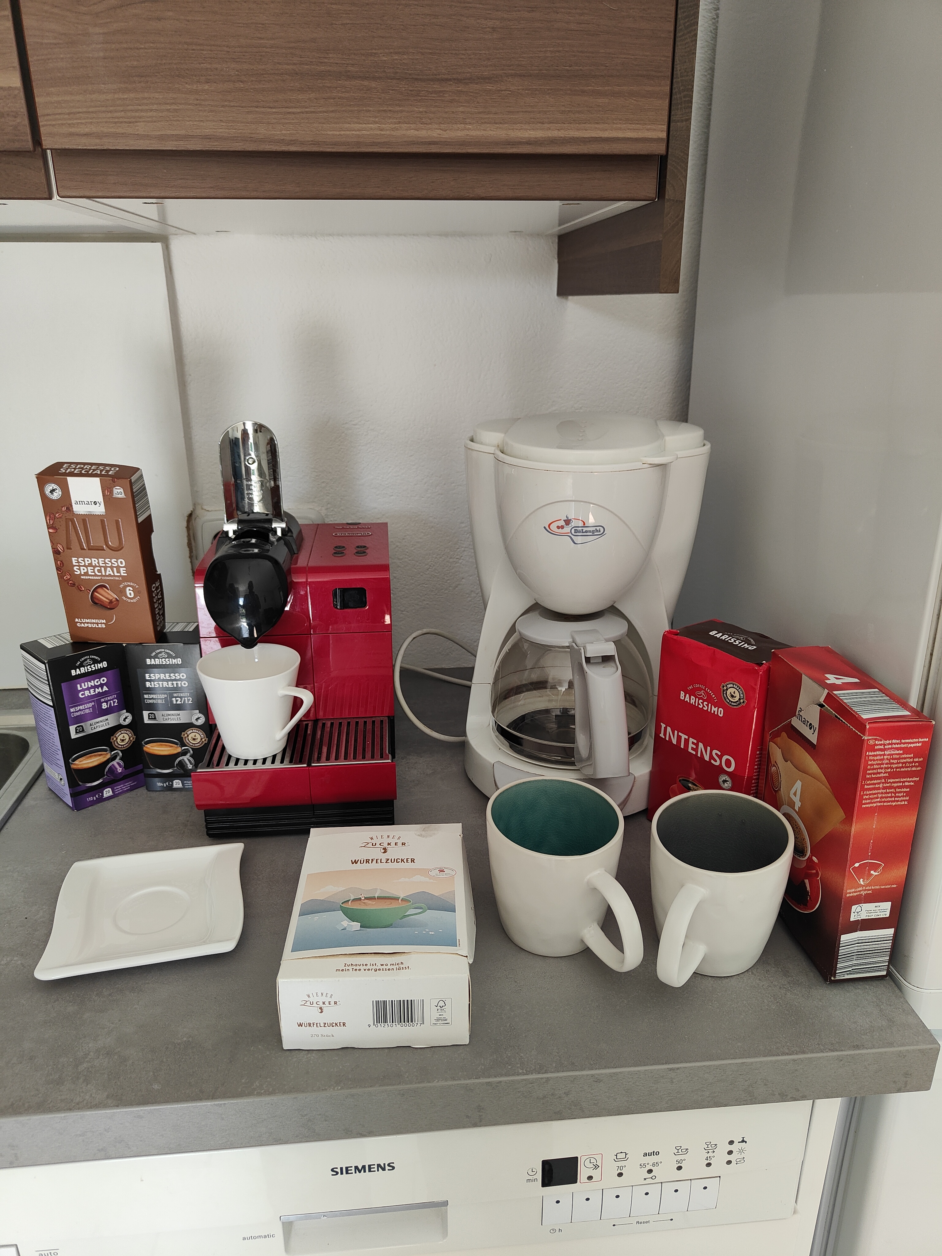 MonteurZimmer: Filterkaffeemaschine und Nespreso mit Zubehör - Ferienwohnung Waldblick