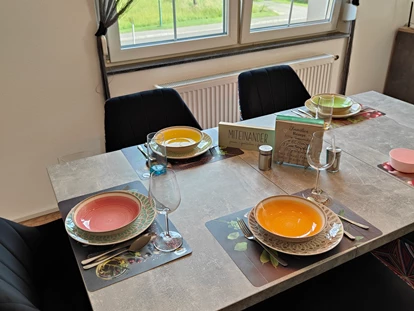 Monteur-Zimmer - Österreich - Esstisch für bis zu 6 Personen - Ferienwohnung Waldblick