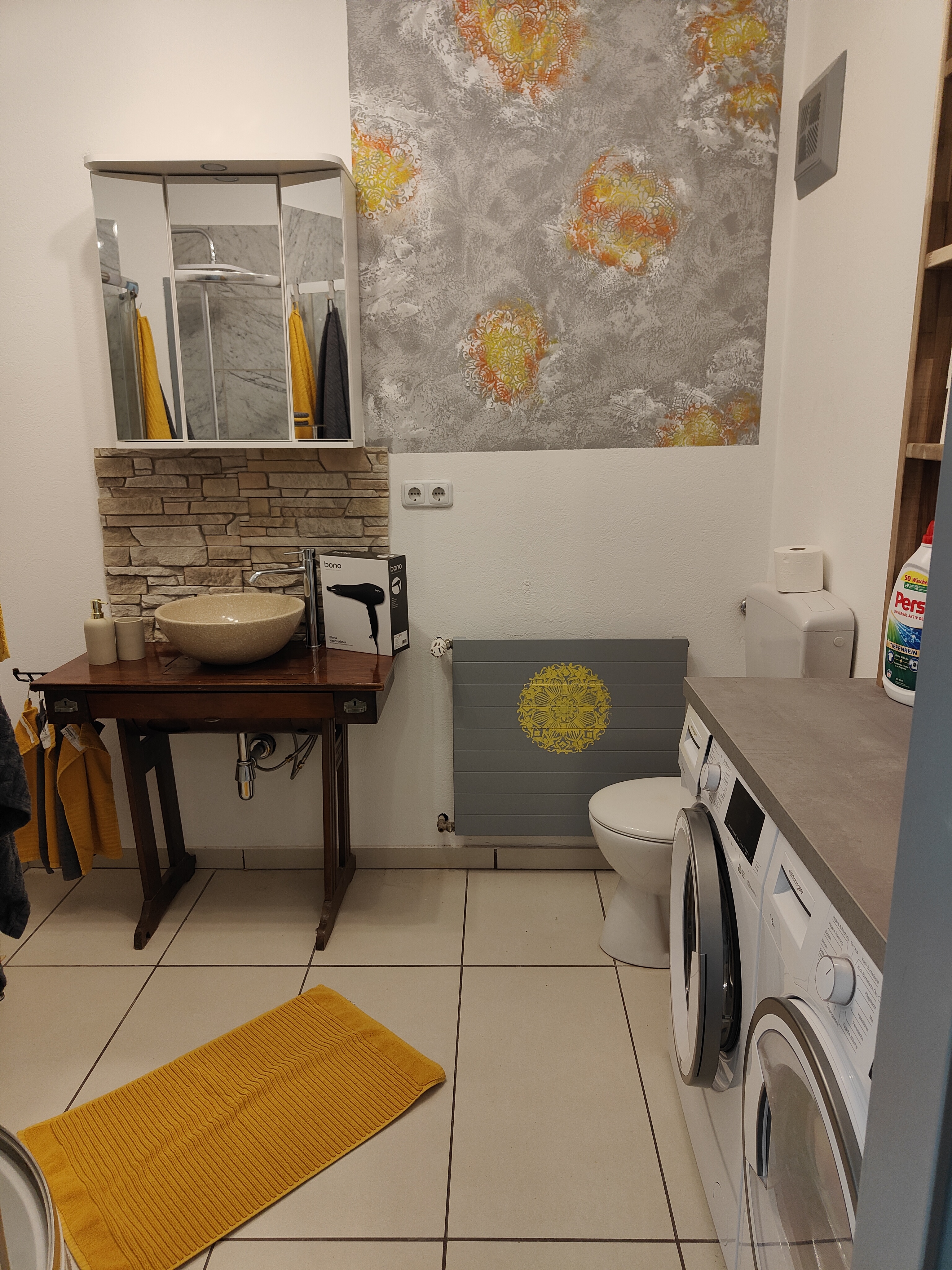 MonteurZimmer: Badezimmer mit Trockner und Waschmaschine - Ferienwohnung Waldblick