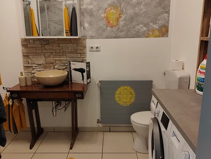 Monteur-Zimmer - Österreich - Badezimmer mit Trockner und Waschmaschine - Ferienwohnung Waldblick