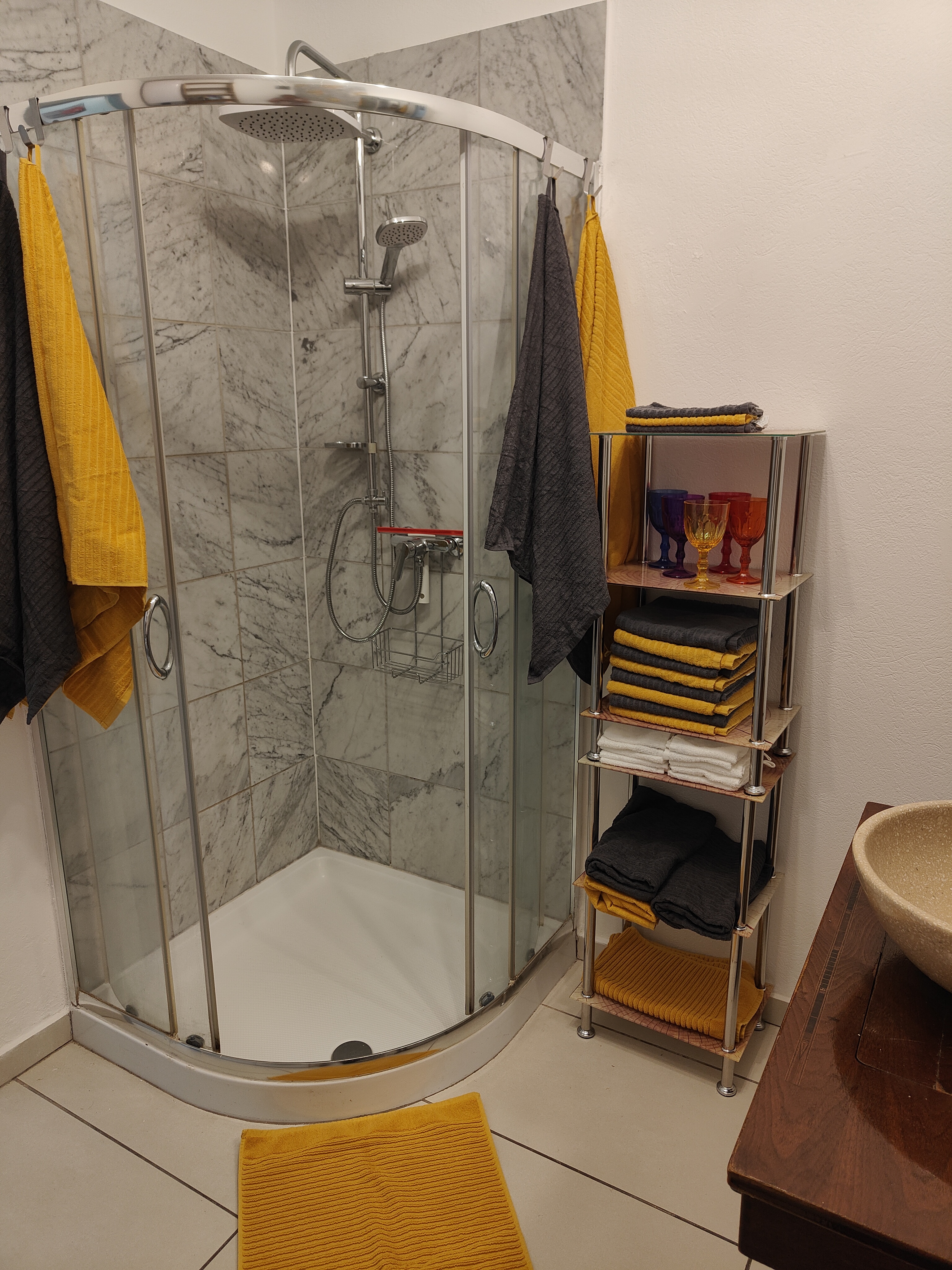 MonteurZimmer: Dusche - Ferienwohnung Waldblick