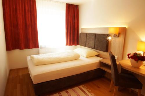 Monteur-Zimmer - Regau - Gasthof zur Post