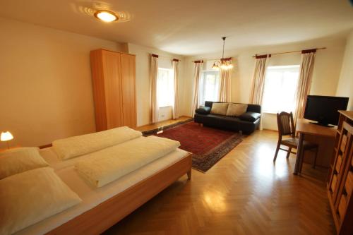 Monteur-Zimmer - Regau - Gasthof zur Post