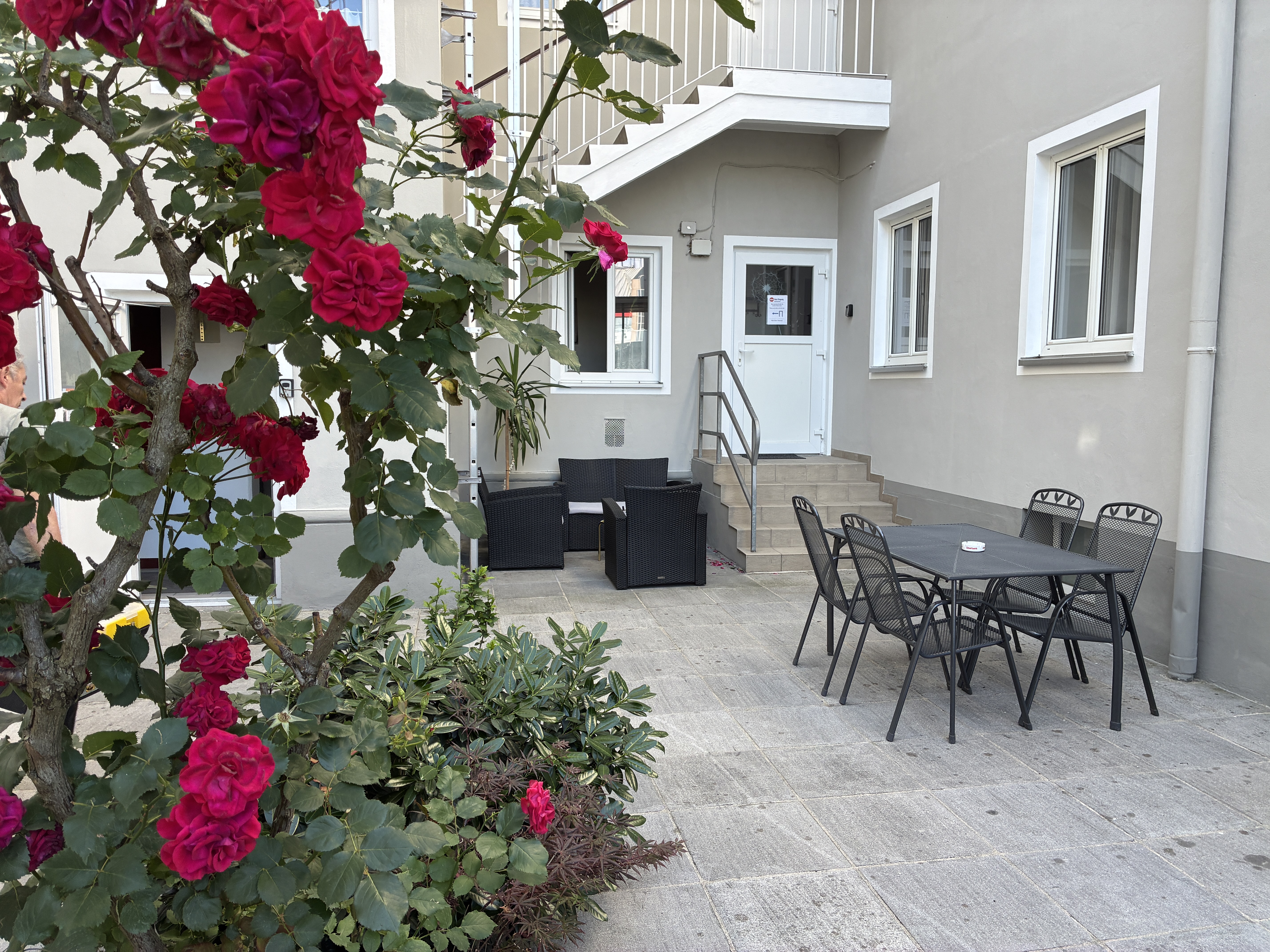 MonteurZimmer: Terrasse zum Entspannen - APARTHOTEL MARIAZELLERHOF - Monteurzimmer und Monteurwohnungen