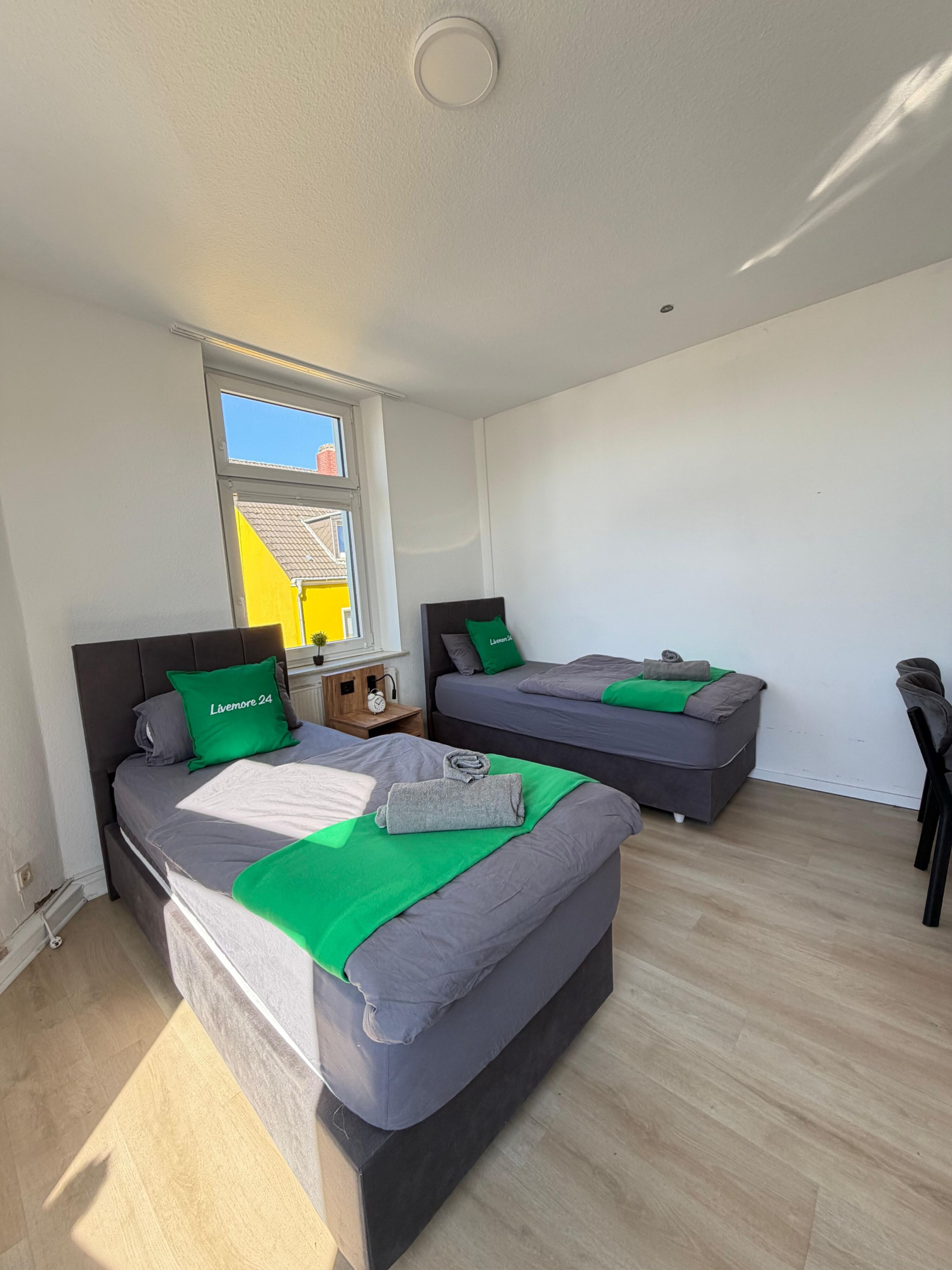 Monteur-Zimmer - Preis pro Nacht - Remscheid - Oberhausen WLAN - Smart-TV - 24-7 Check-in und Küche