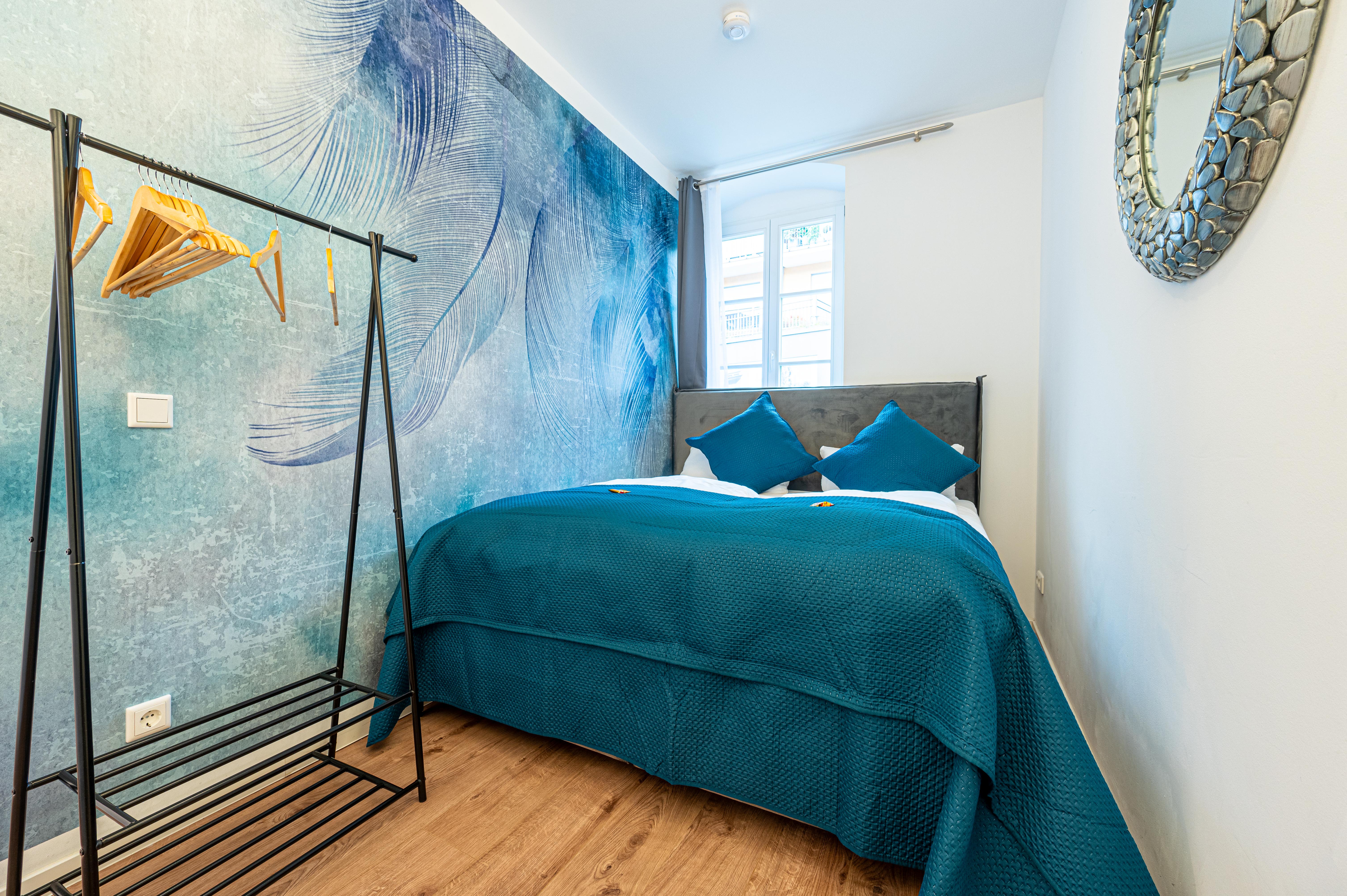 MonteurZimmer: Bequemes Boxspringbett - Moderne Unterkünfte für Geschäftsreisende