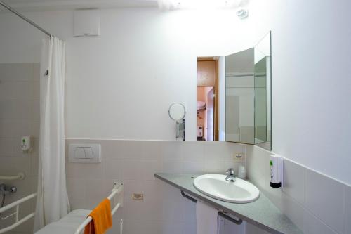 MonteurZimmer: Orange Wings Krems