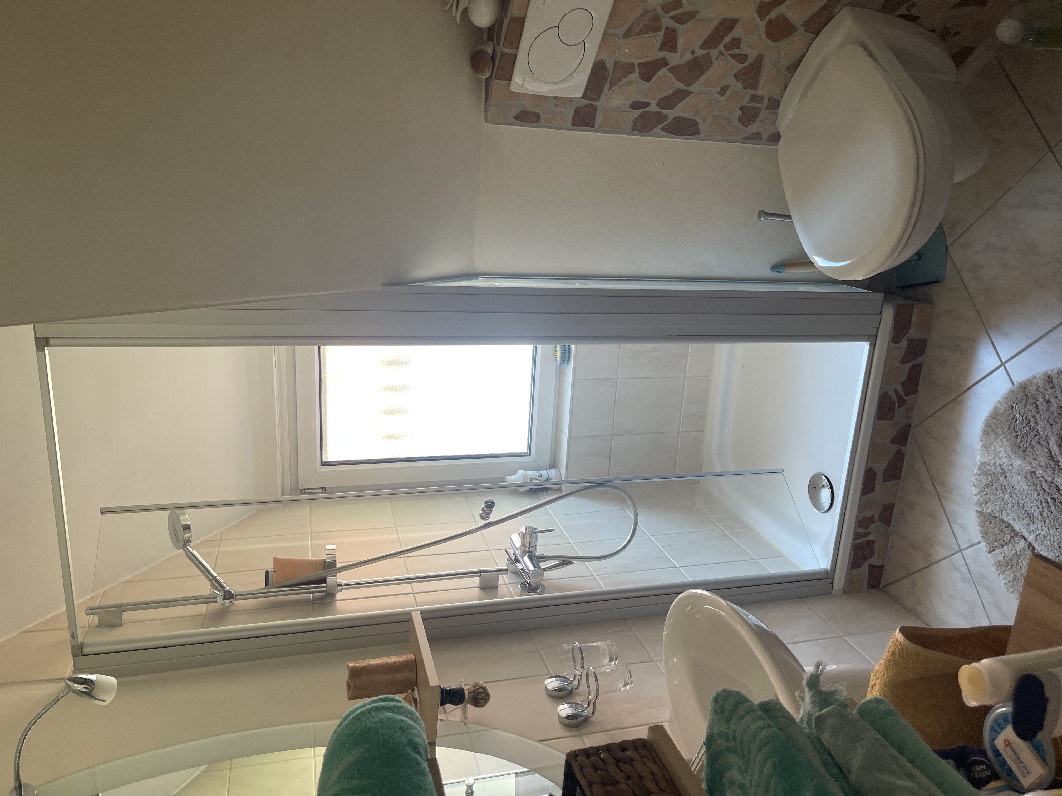 Monteur-Zimmer - Spangenberg - Bad mit Dusche und WC - Thorsten Teichgräber Bikers Lane 4-6 Betten/3 Zimmer, Küche, Dusche, Bad, inklusive WLAN und TV