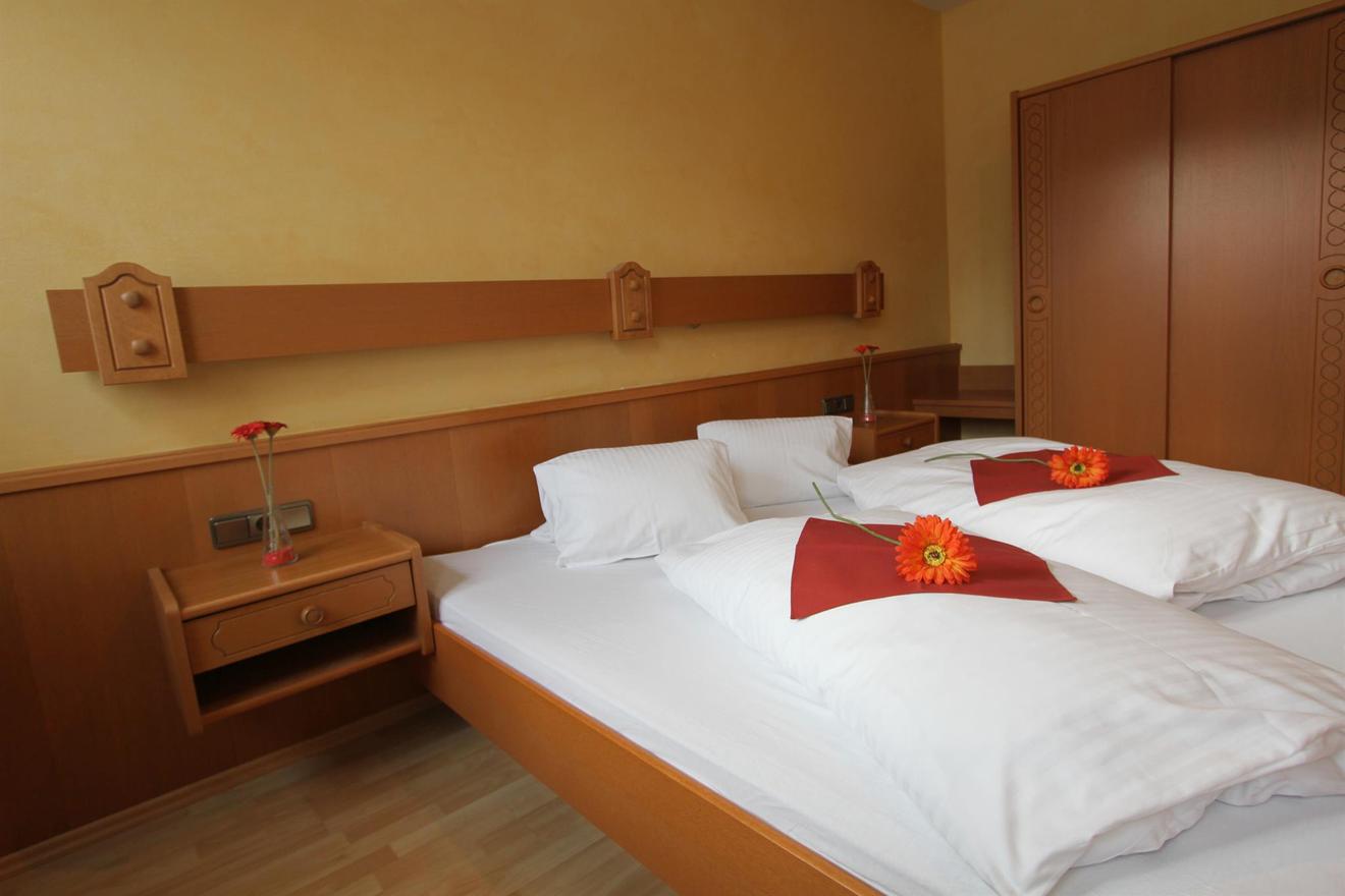 Monteur-Zimmer - Preis pro Nacht - Hallwang (Hallwang) - Gästehaus Täublwirt